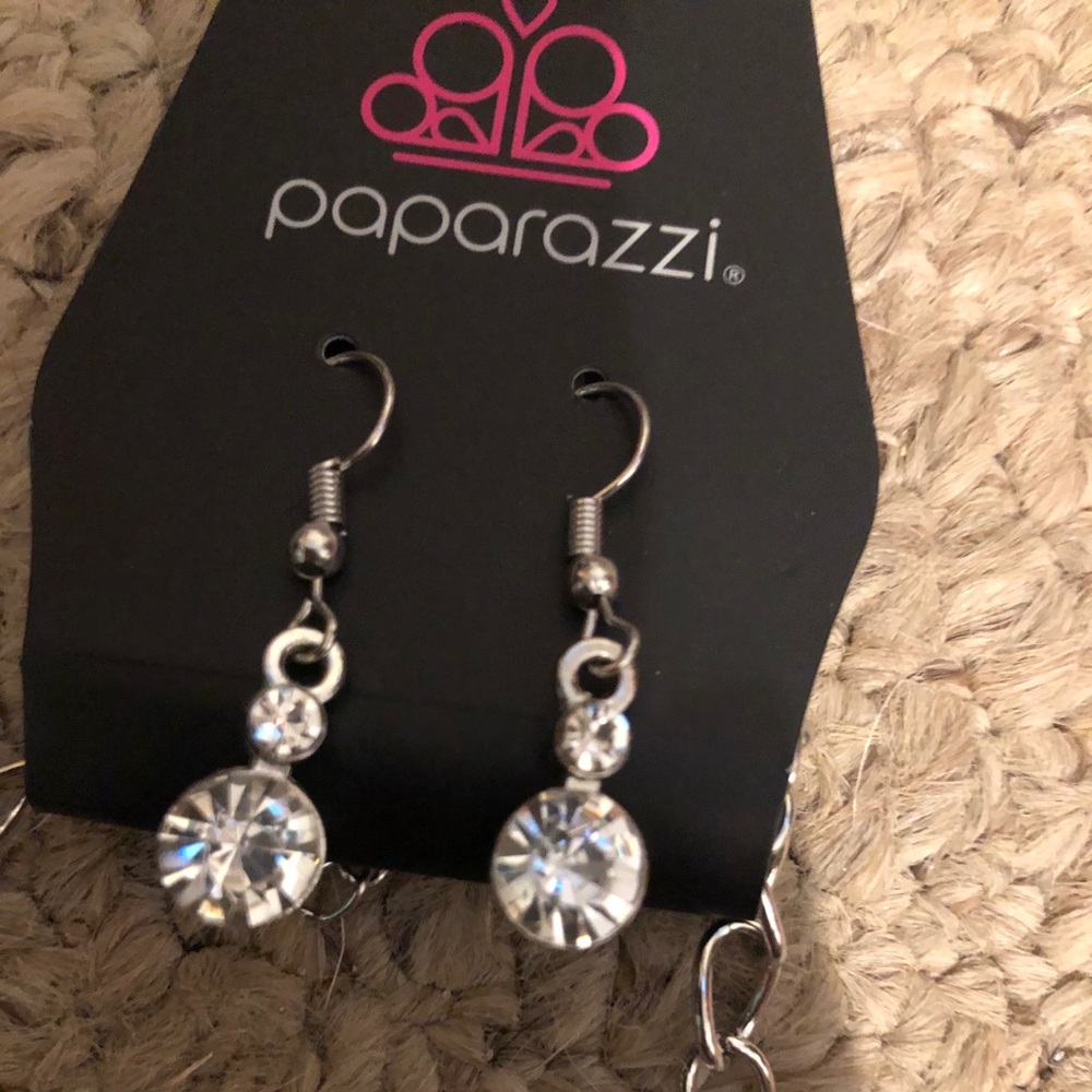 Jewelry - Picture 5 of 6
